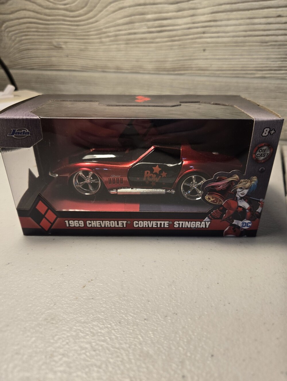 Jada Toys - 1969 Chevy Corvette Stingray Harley Quinn - 2021 DC Comics 1:32